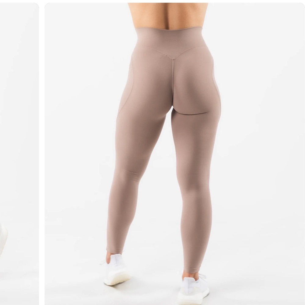 Aura Ultra-High Rise Legging - Sand - Picture 4 of 6